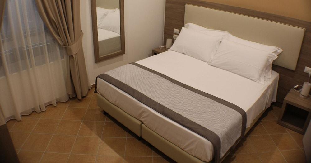 Hotiday Room Collection - Napoli Residenza Scarlatti Экстерьер фото